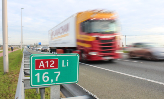 A12 vrachtwagen snelweg