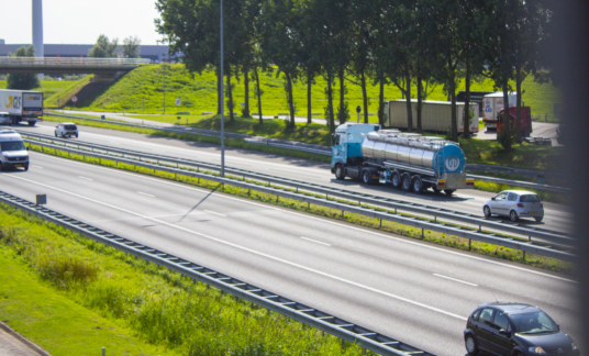 Vrachtwagen snelweg A27 – Tanktransport –