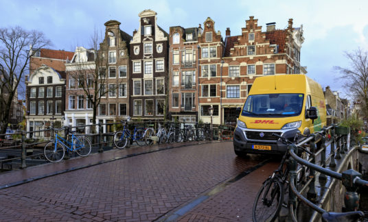 Parking DHL Delivery vehicle –  pakketbezorging – binnenstad – Amsterdam