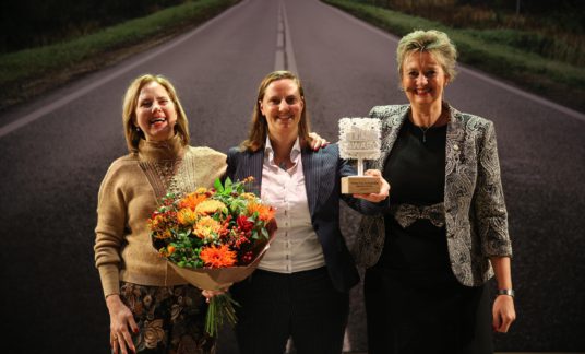 Marieke Snoek met minister Van Nieuwenhuizen en Elisabeth Post